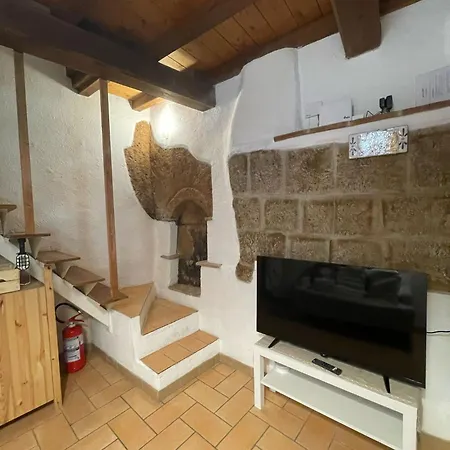 Mad House Apartment *