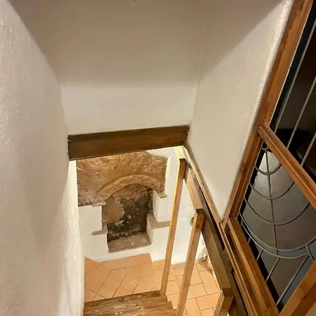 Apartment Mad House Sutri