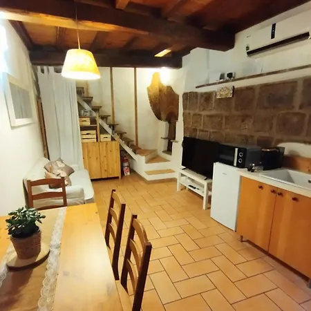 Apartment Mad House Sutri